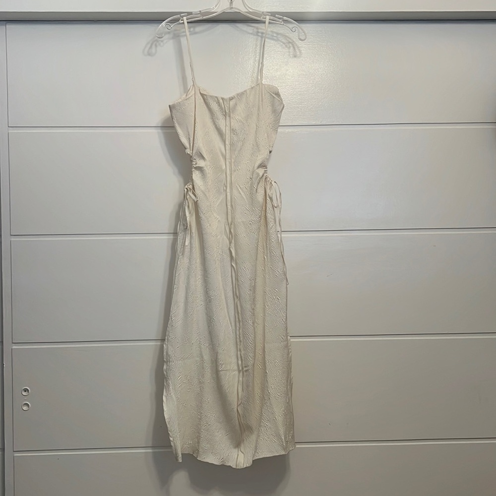 White FIND ME NOW Midi Dress Size Medium